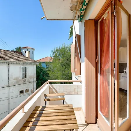 Apartment Superbe T2 Avec Balcon A Cannes